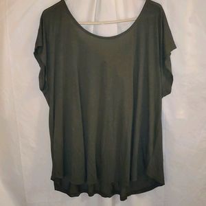 BNWT Size 1x Olive Green Tunic Style Tee